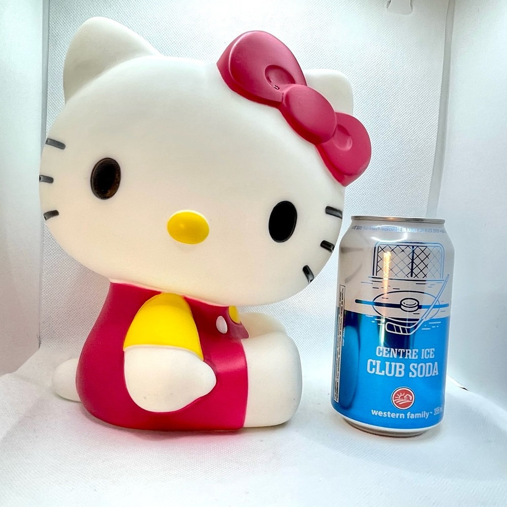 Hello Kitty Piggy Bank - Picture 3 of 10